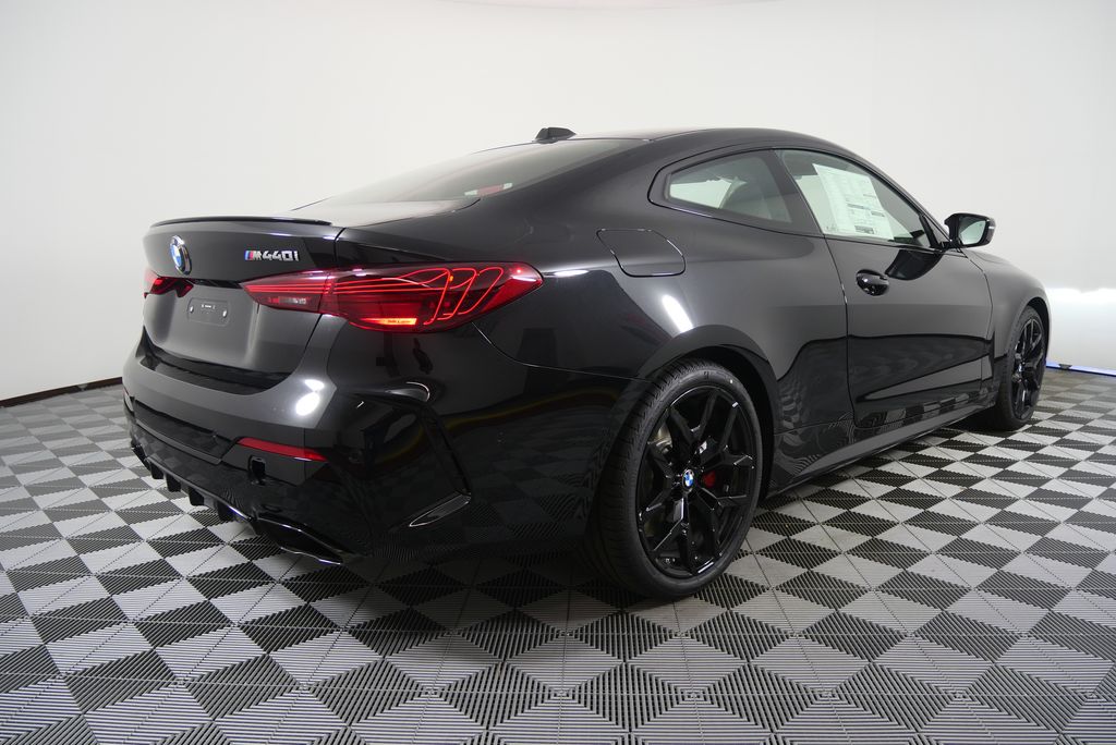 Thumbnail: 2026 BMW 4 Series - 3