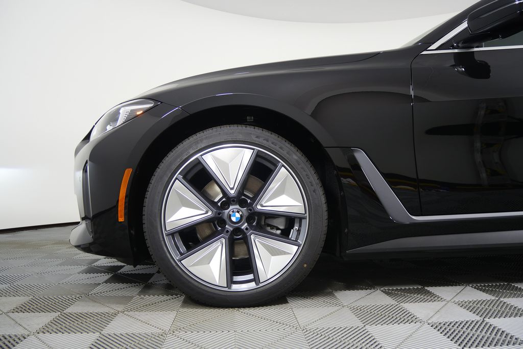 Thumbnail: 2025 BMW i4 - 7