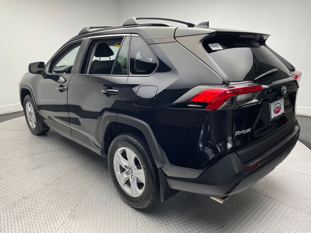 2020 Toyota RAV4 XLE 7