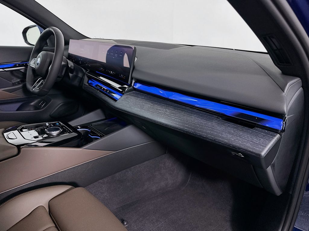 Thumbnail: 2026 BMW i5 - 30