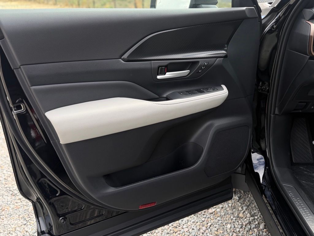 New 2026 Toyota Grand Highlander Hybrid SUV