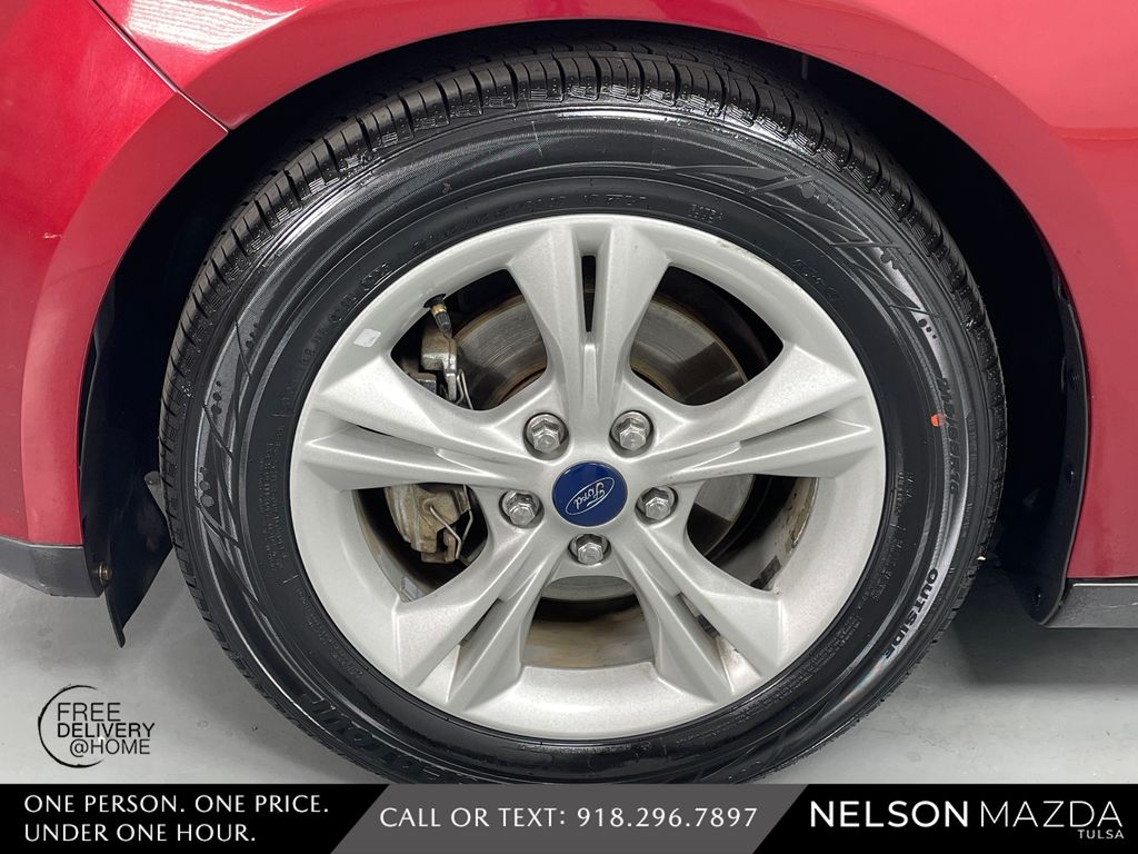 Used 2014 Red Ford SE image 11