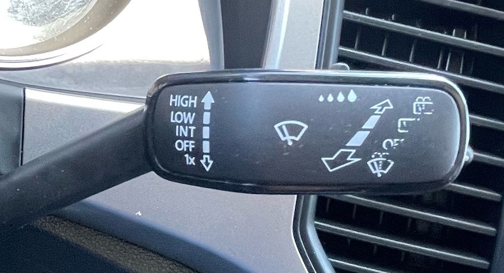 2020 Volkswagen Atlas 3.6L V6 SE White at Community Kia