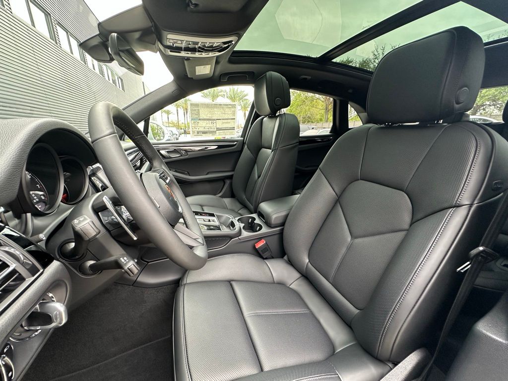 Thumbnail: 2026 Porsche Macan - 5