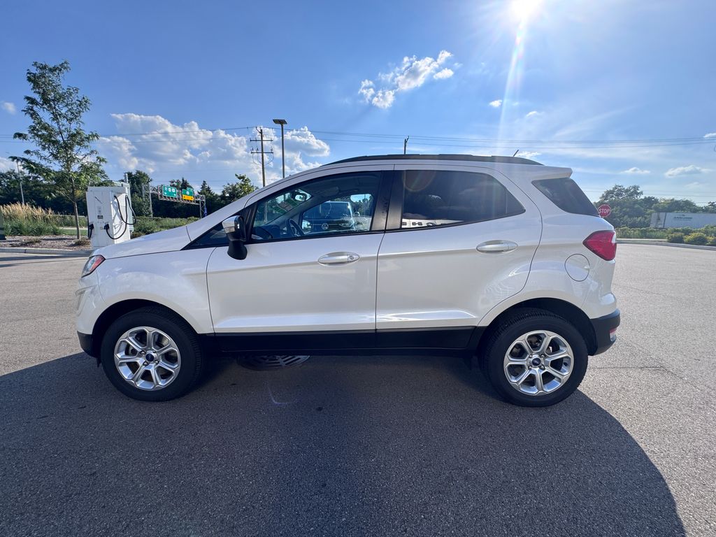 Certified Used 2018 White Platinum Clearcoat Metallic Ford SE image 4