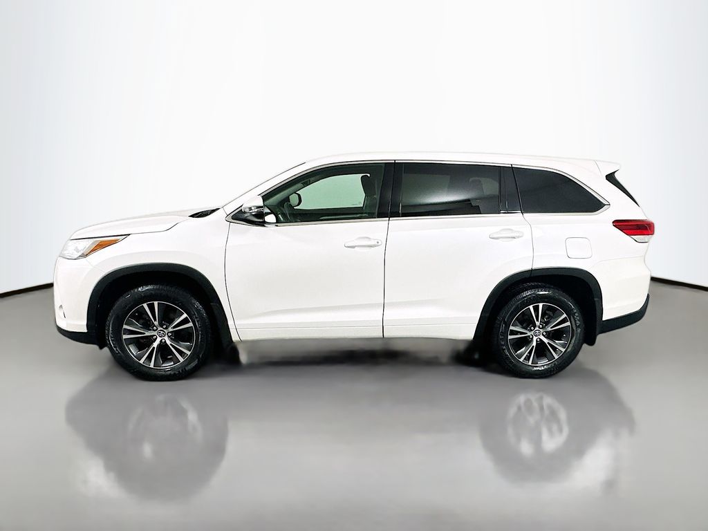 Thumbnail: 2017 Toyota Highlander - 8