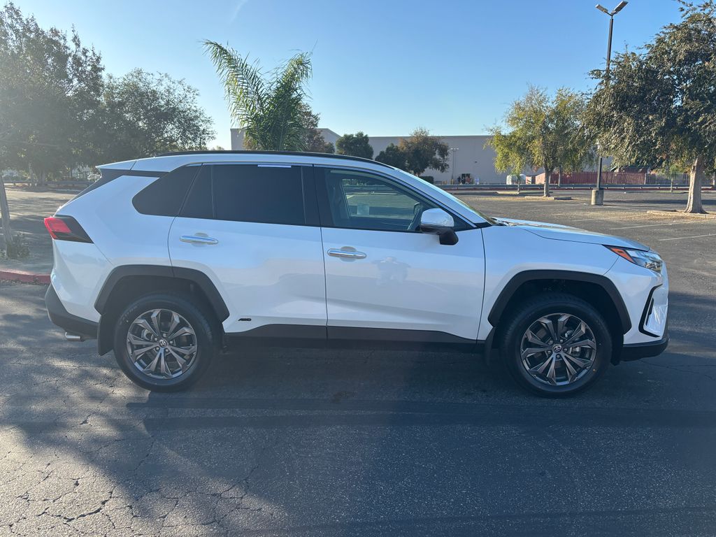 Thumbnail: 2022 Toyota RAV4 - 4