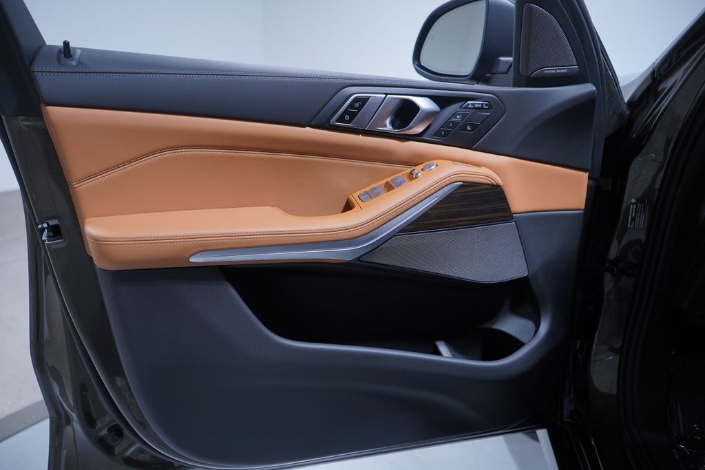 Thumbnail: 2023 BMW X7 - 17