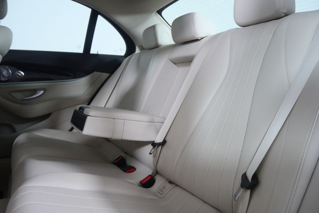 Thumbnail: 2017 Mercedes-Benz E-Class - 15