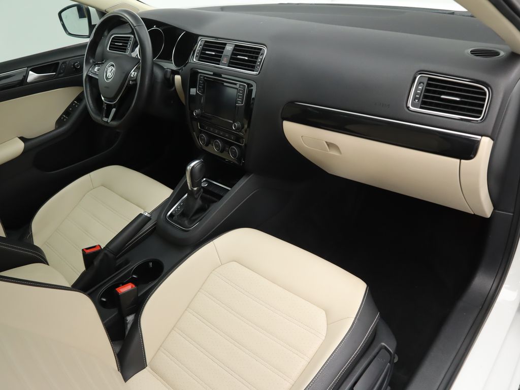 Thumbnail: 2017 Volkswagen Jetta - 17