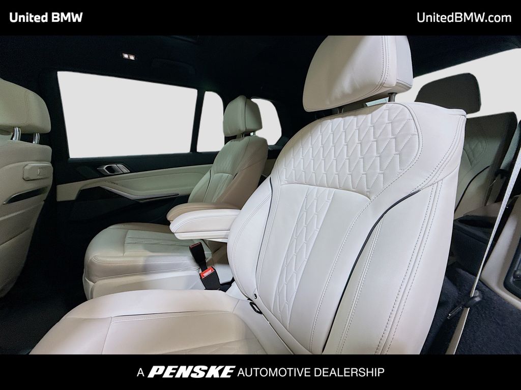 Thumbnail: 2024 BMW X7 - 13
