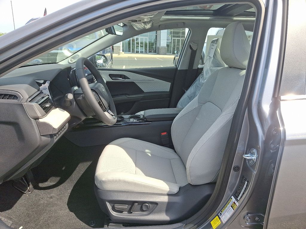 2025 Toyota Camry XLE 6