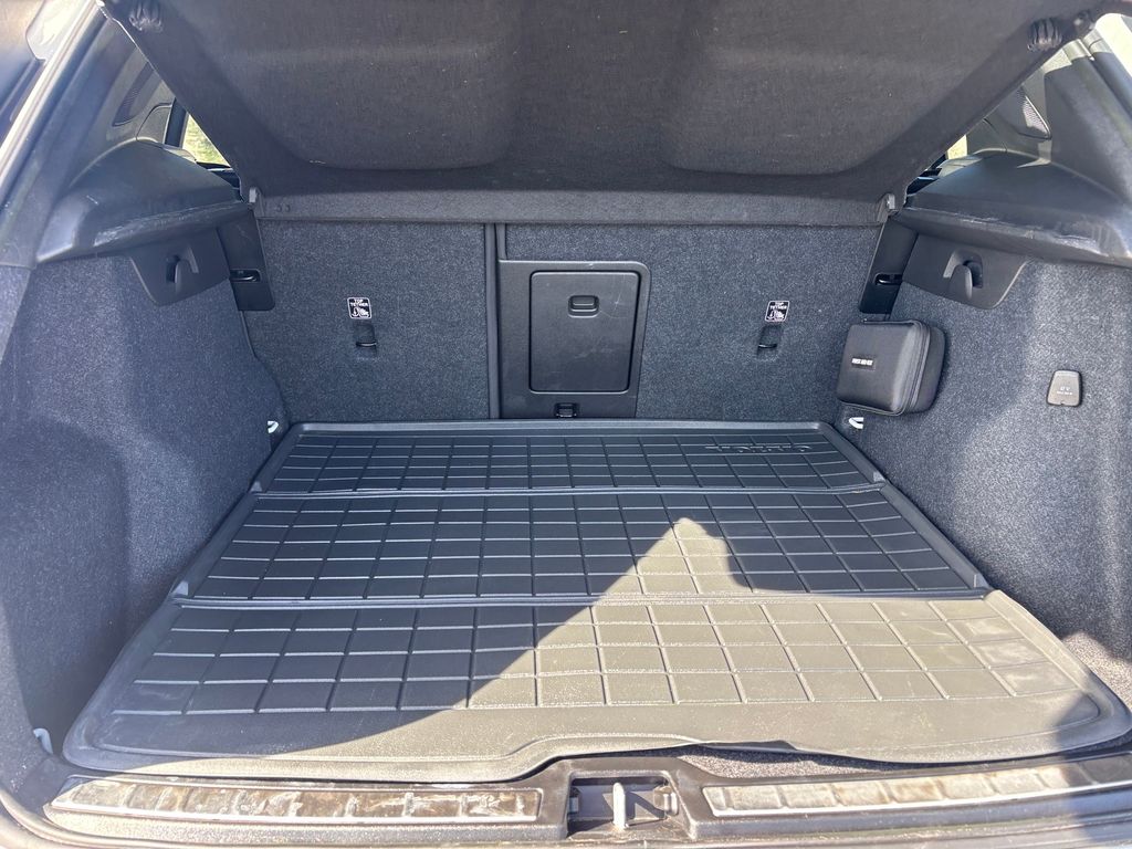 Used Car 2023 Volvo Xc40  B5 Plus Bright Theme For Sale Under $30,000 In Austin, Texas