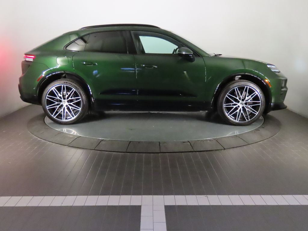 Thumbnail: 2024 Porsche Macan - 8