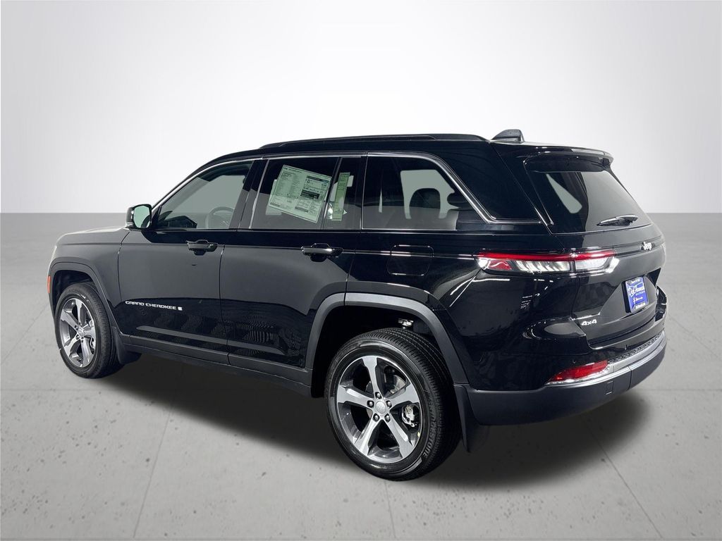 2025 Jeep Grand Cherokee Limited photo 4