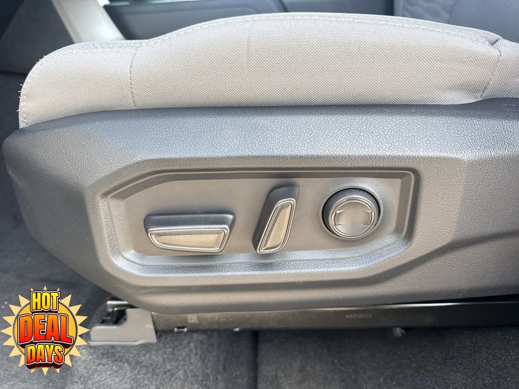 2025 Toyota Tundra SR5 - Photo 16