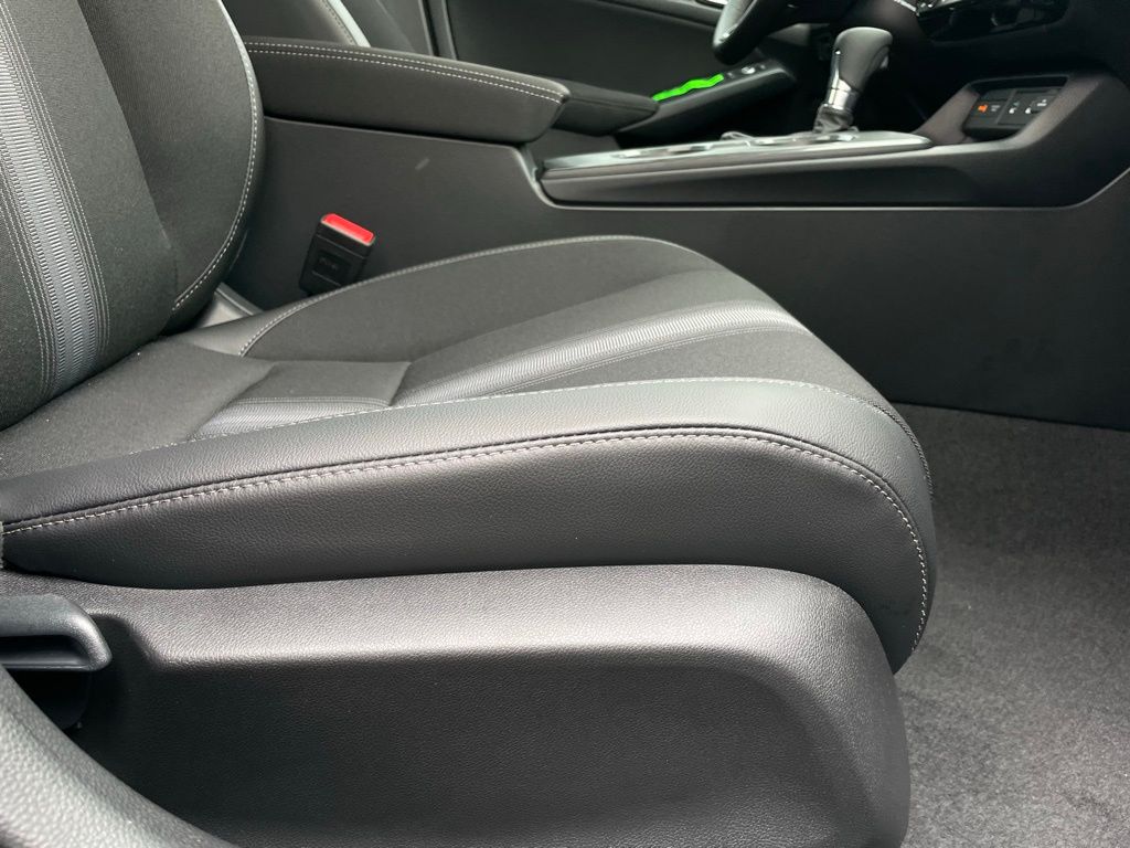 2025 Honda Civic Sport 29