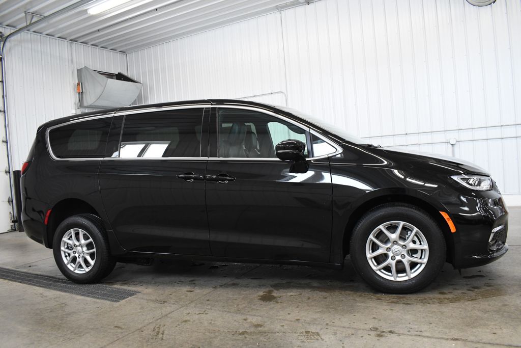 Used 2026 Black Chrysler Select image 13