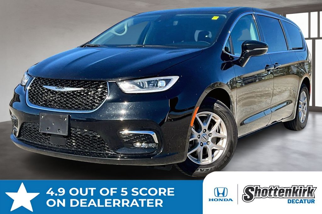 2024 Chrysler Pacifica Touring L's photo