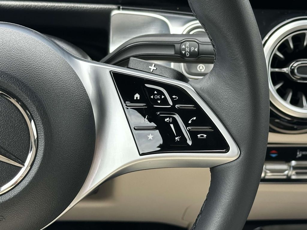 2025 Mercedes-Benz GLB 250 20