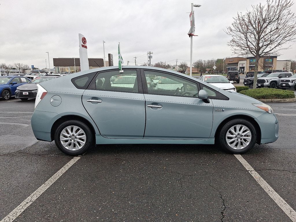 Thumbnail: 2014 Toyota Prius - 7