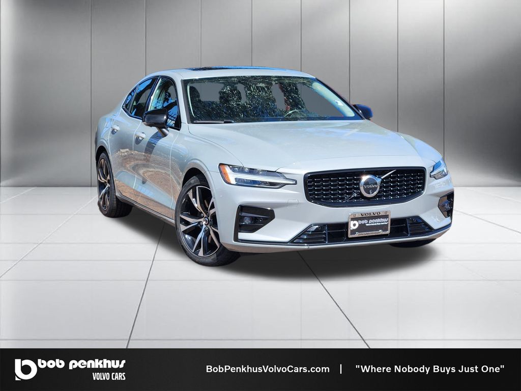 2024 Volvo S60 B5 Plus Dark Theme