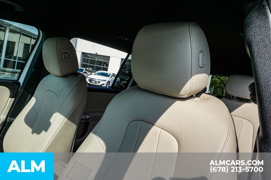 Used 2024 White Mercedes-Benz GLB 250 image 17
