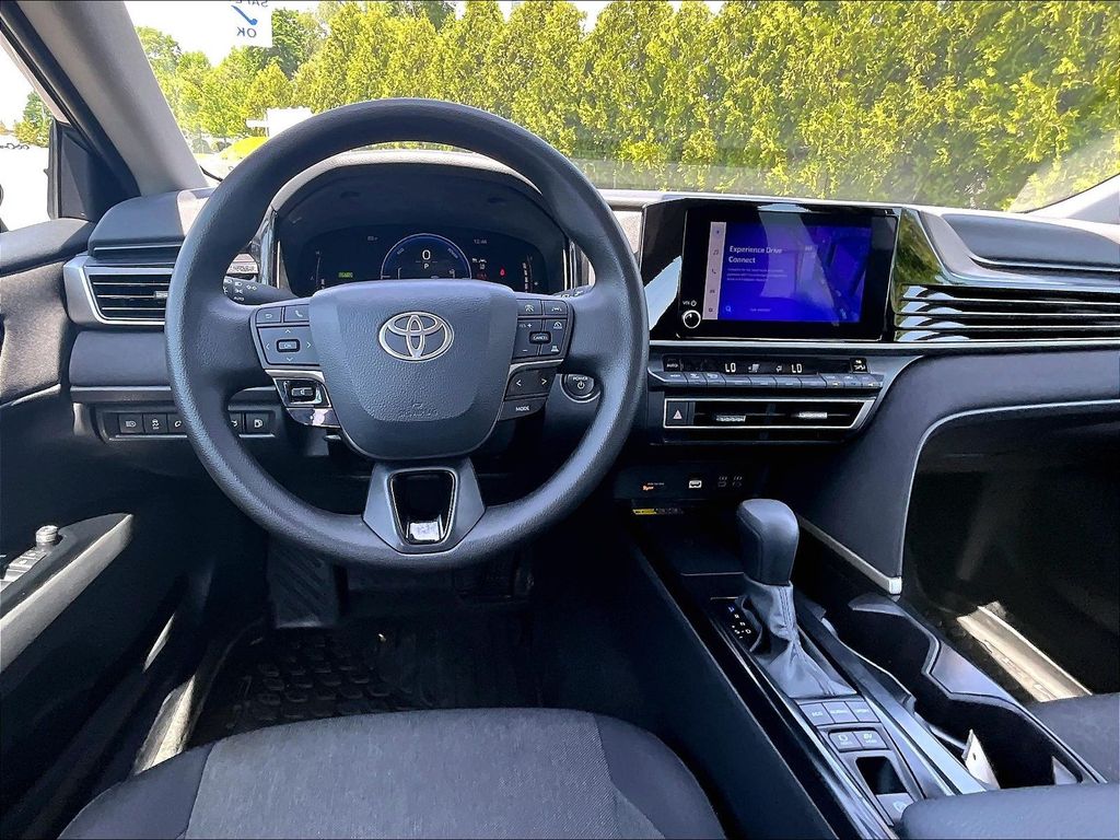 2025 Toyota Camry — photo 17