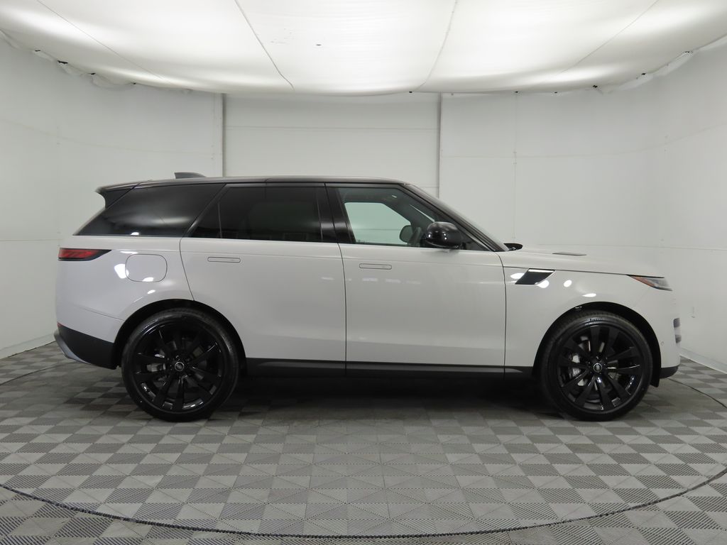 Thumbnail: 2025 Land Rover Range Rover Sport - 4
