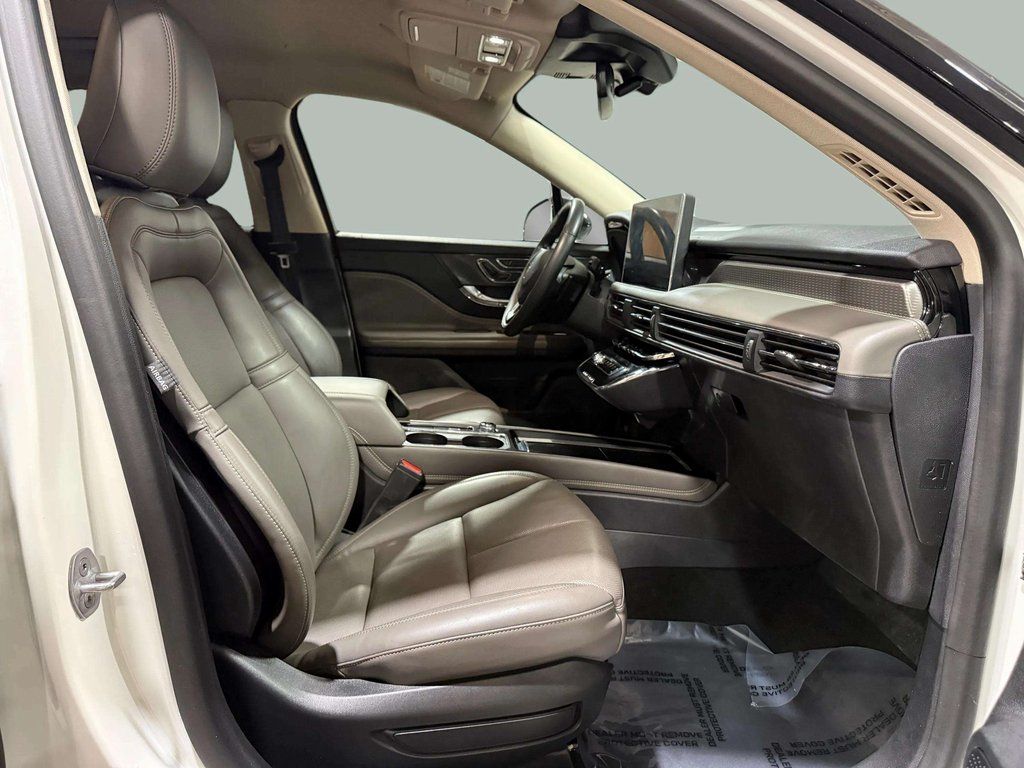 Certified Used 2023 Pristine White Metallic Tri-Coat Lincoln Reserve image 24