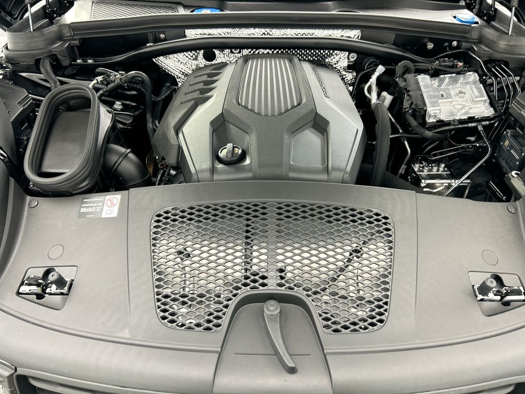 Thumbnail: 2026 Porsche Macan - 30