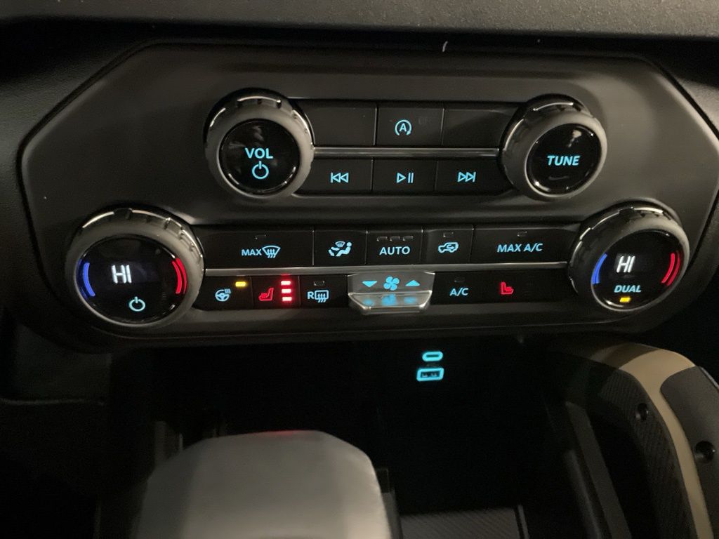 New 2025 White Ford Badlands image 15