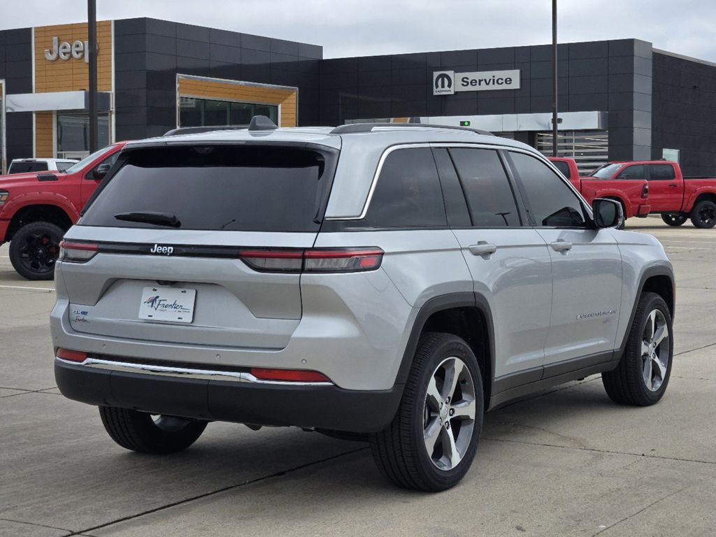 2024 Jeep Grand Cherokee  4