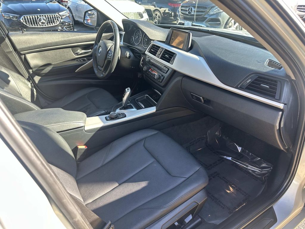 Thumbnail: 2014 BMW 3 Series - 21