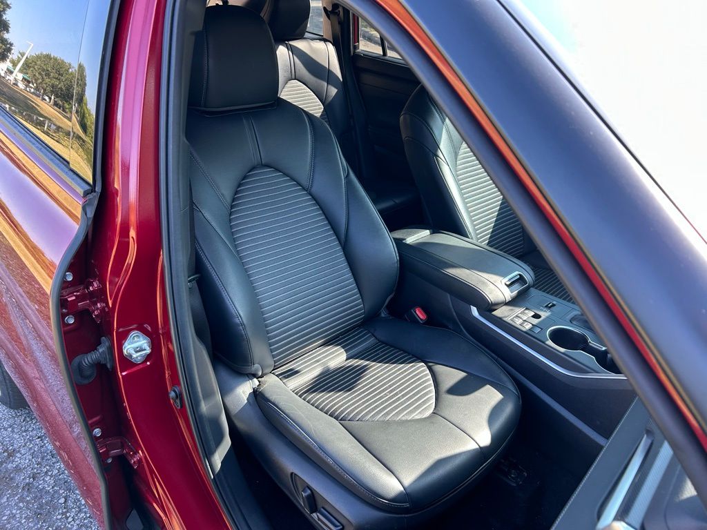 Thumbnail: 2023 Toyota Highlander - 14