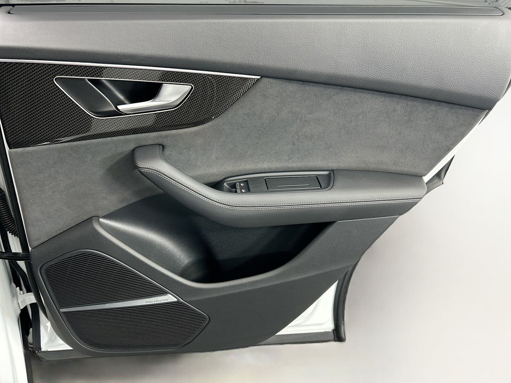 Thumbnail: 2023 Audi SQ8 - 26