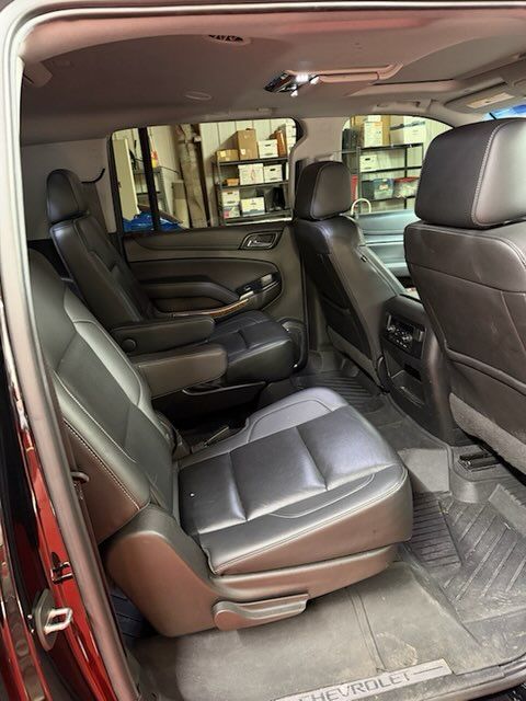 2019 Chevrolet Suburban 4WD 1500 Premier's photo