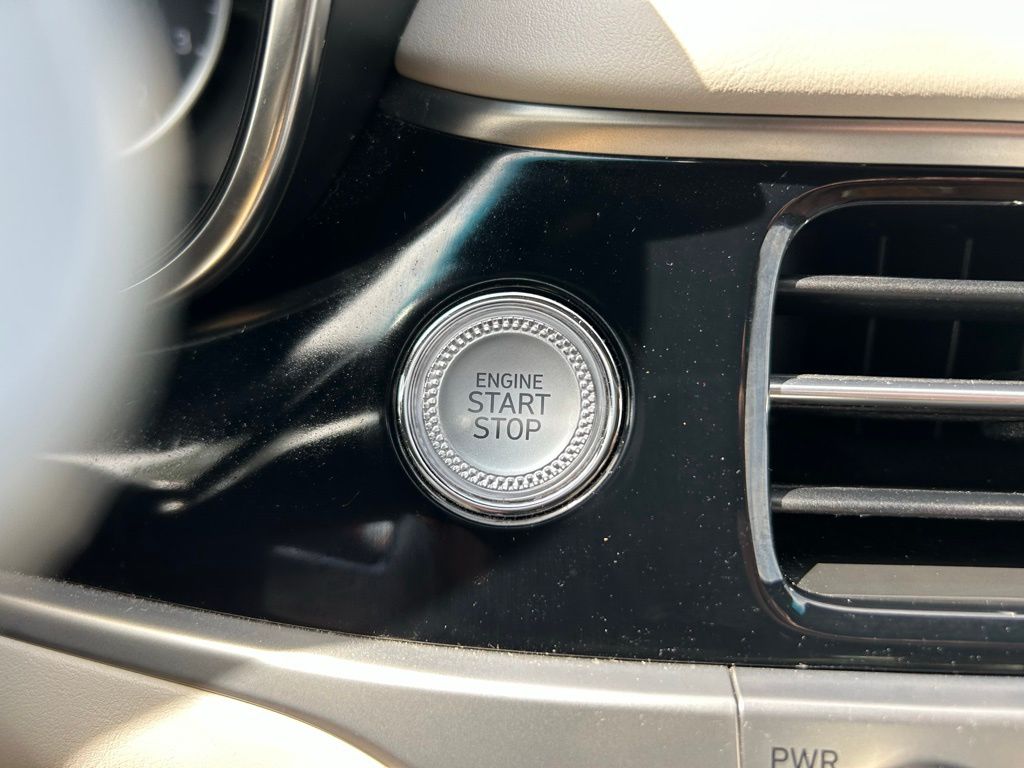 Thumbnail: 2024 Genesis G70 - 29