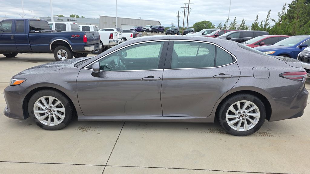 Used 2021 Toyota Camry LE with VIN 4T1R11AK0MU495563 for sale in Kansas City