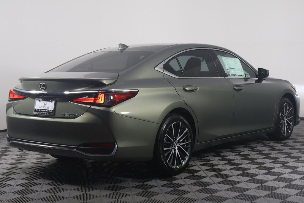 2025 Lexus ES Hybrid 300h Luxury 2