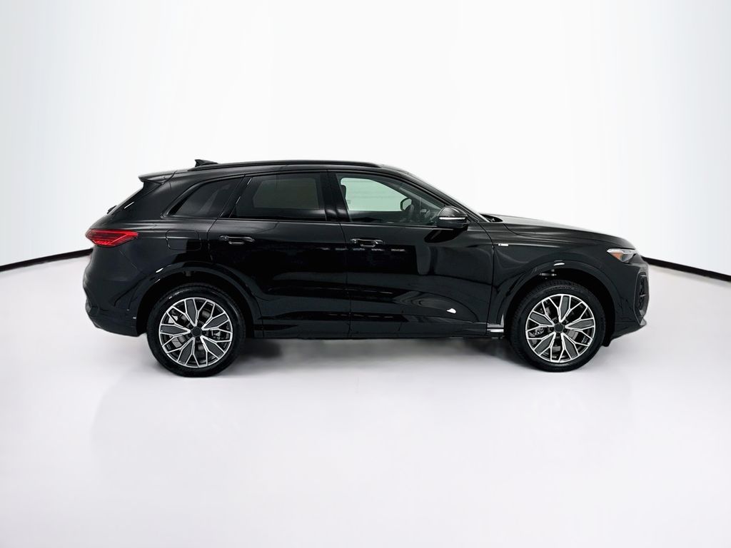 Thumbnail: 2026 Audi Q5 - 4