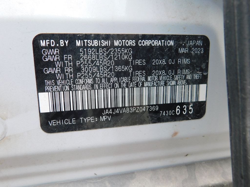 Thumbnail: 2023 Mitsubishi Outlander - 11