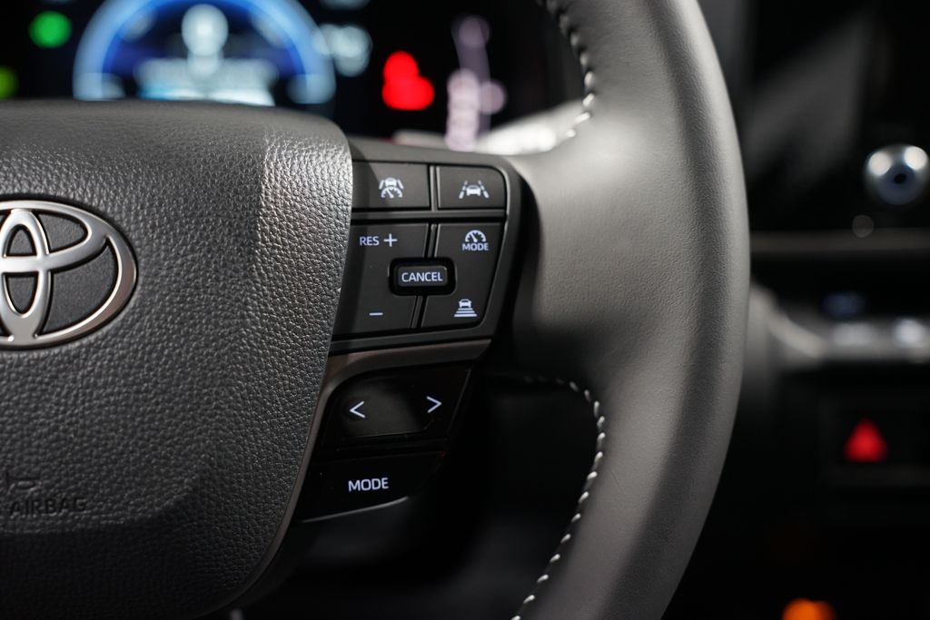 2025 Toyota Camry SE 13