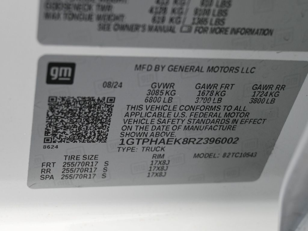 Used 2024 Summit White GMC Pro image 29