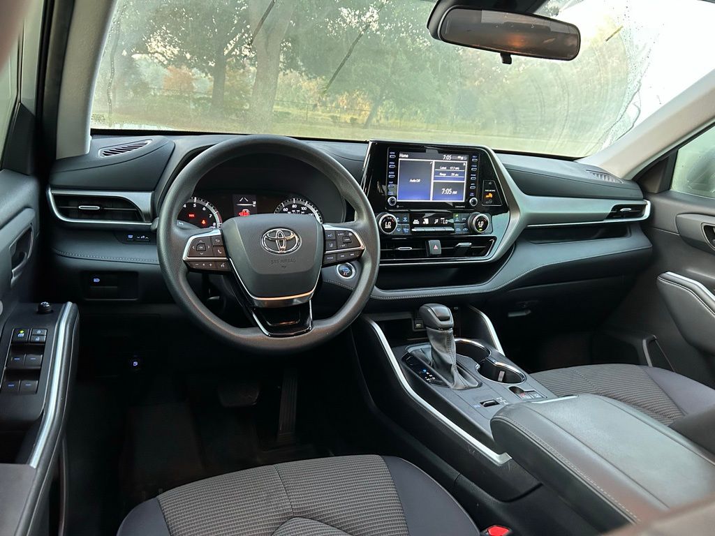 Thumbnail: 2021 Toyota Highlander - 12