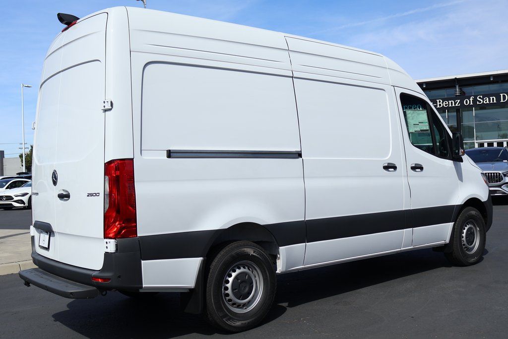 Thumbnail: 2025 Mercedes-Benz Sprinter - 2