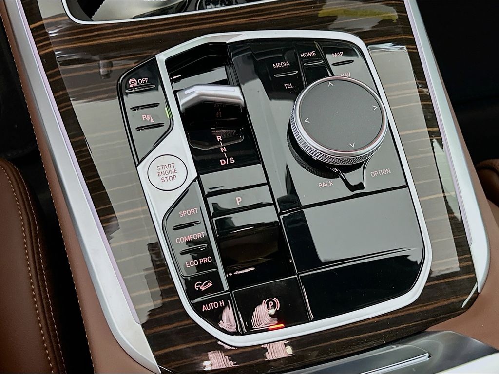 Thumbnail: 2026 BMW X5 - 15