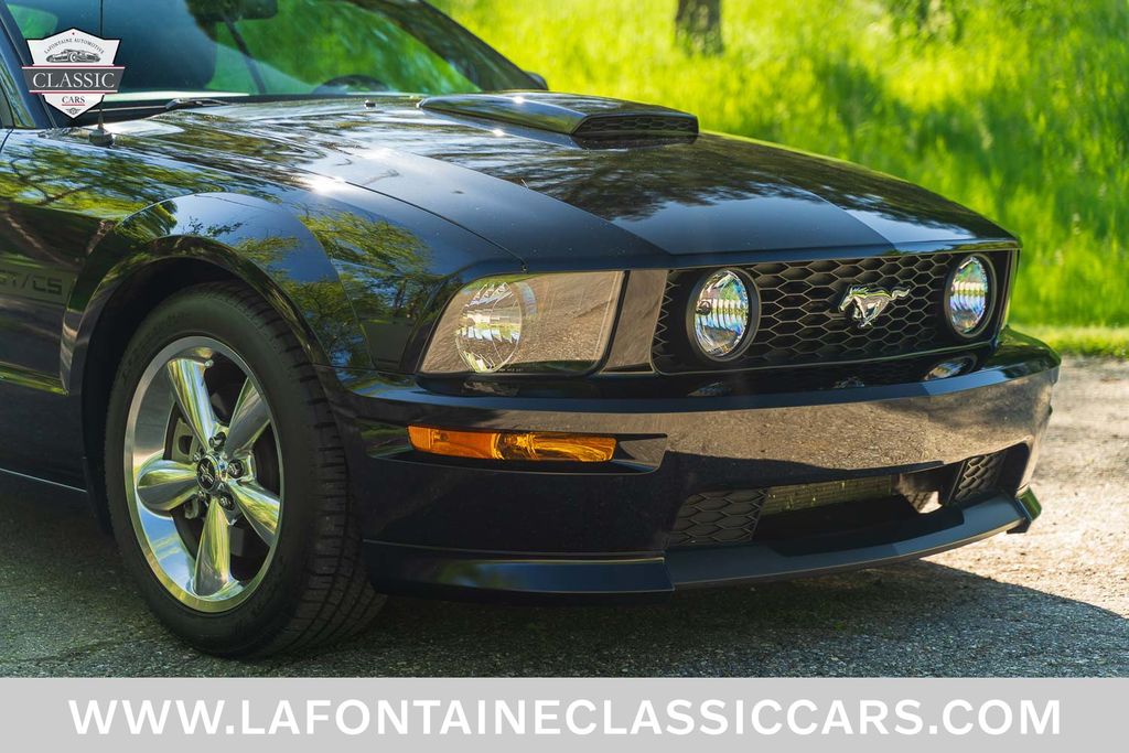 2007 Ford Mustang 38