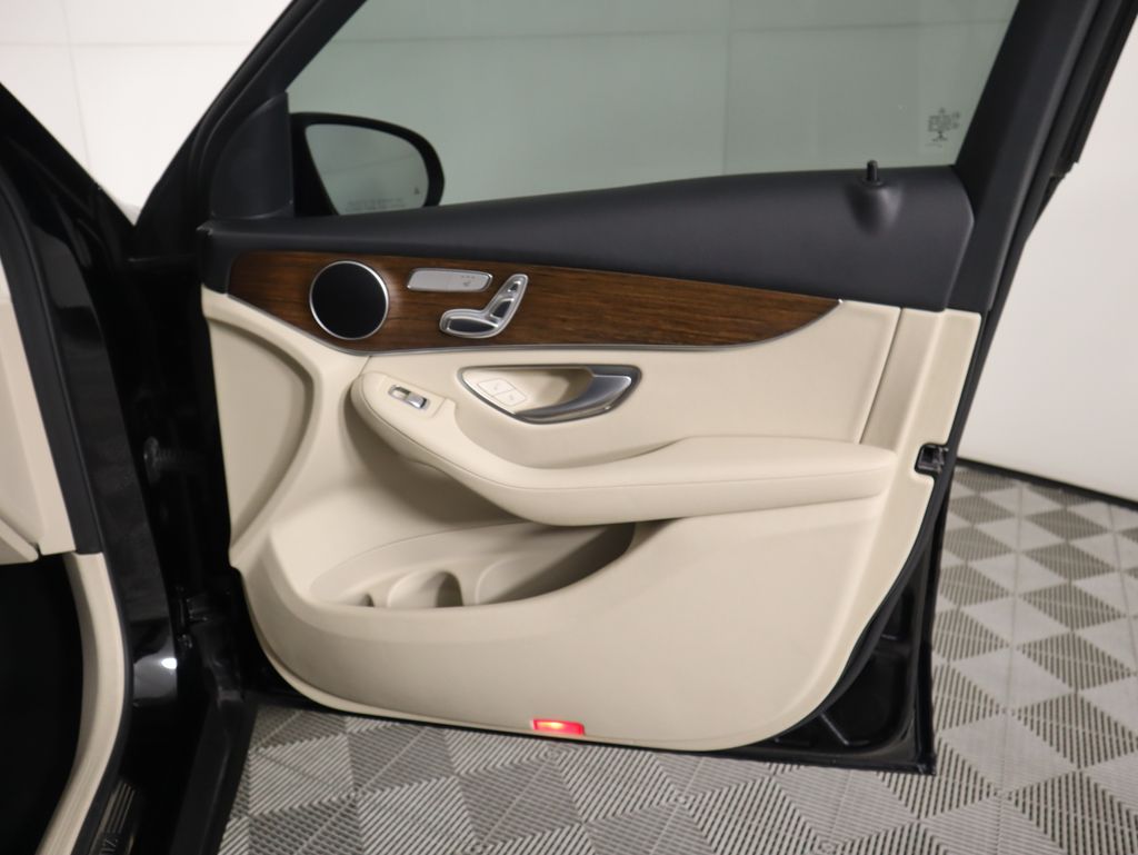 Thumbnail: 2022 Mercedes-Benz GLC - 25