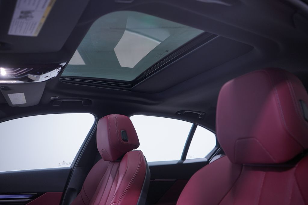 Thumbnail: 2025 BMW i5 - 8